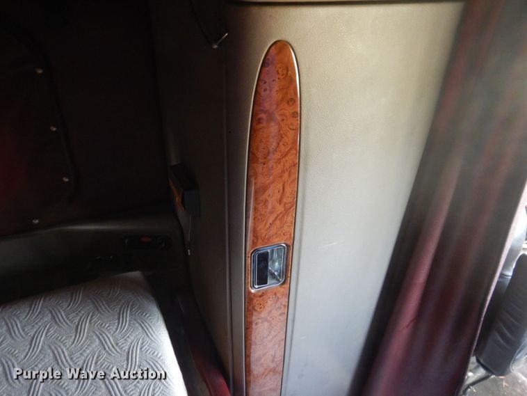 image for item DP0316 2005 Peterbilt 387  semi truck