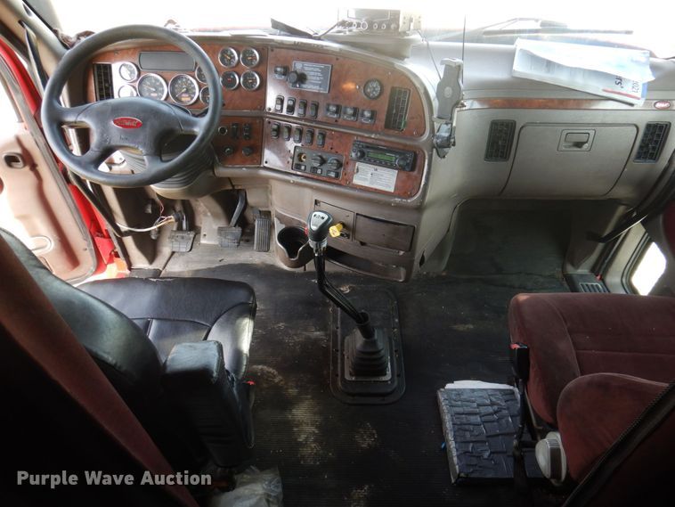 image for item DP0316 2005 Peterbilt 387  semi truck