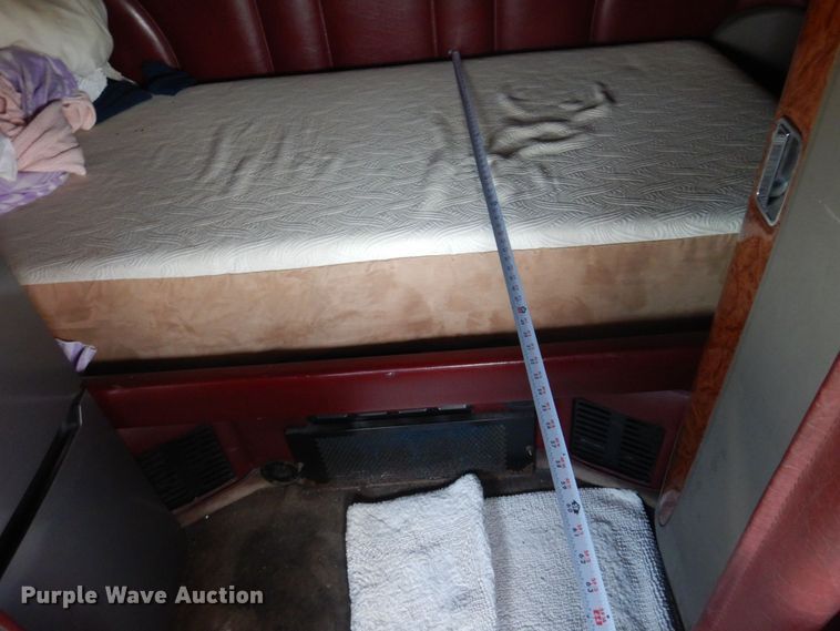 image for item DP0316 2005 Peterbilt 387  semi truck