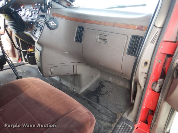 image for item DP0316 2005 Peterbilt 387  semi truck