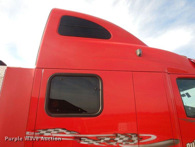 image for item DP0316 2005 Peterbilt 387  semi truck