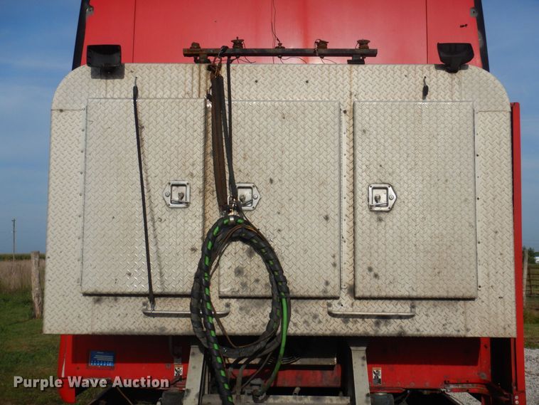 image for item DP0316 2005 Peterbilt 387  semi truck