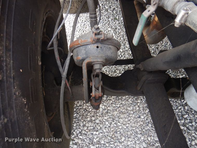 image for item DP0316 2005 Peterbilt 387  semi truck