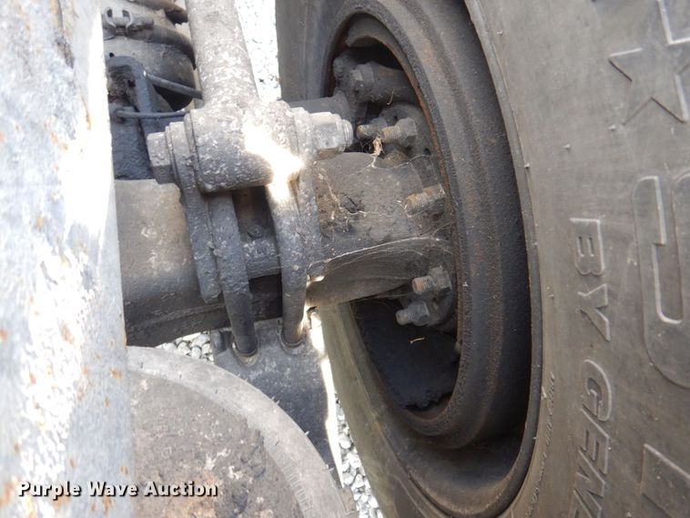 image for item DP0316 2005 Peterbilt 387  semi truck