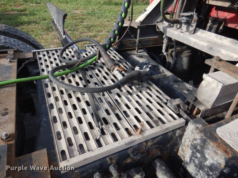 image for item DP0316 2005 Peterbilt 387  semi truck