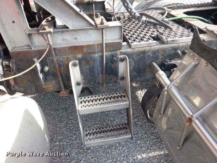 image for item DP0316 2005 Peterbilt 387  semi truck