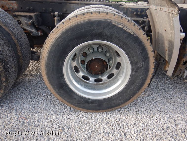 image for item DP0316 2005 Peterbilt 387  semi truck