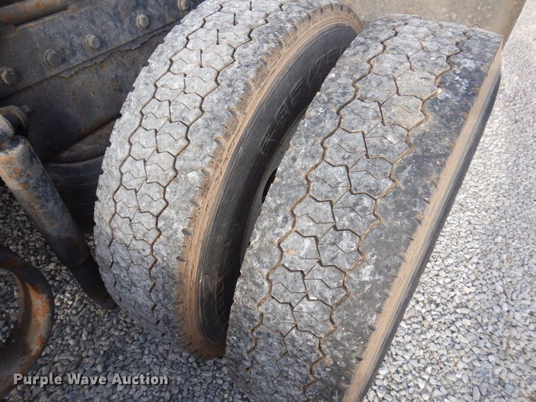 image for item DP0316 2005 Peterbilt 387  semi truck