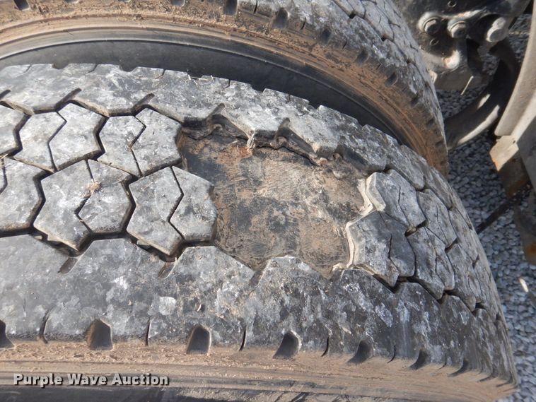 image for item DP0316 2005 Peterbilt 387  semi truck