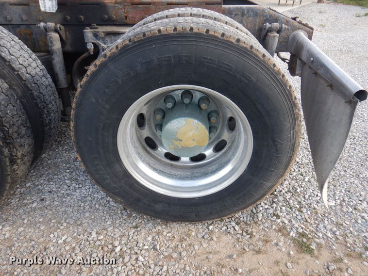 image for item DP0316 2005 Peterbilt 387  semi truck