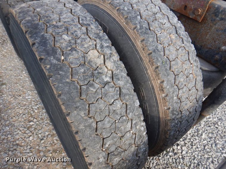 image for item DP0316 2005 Peterbilt 387  semi truck