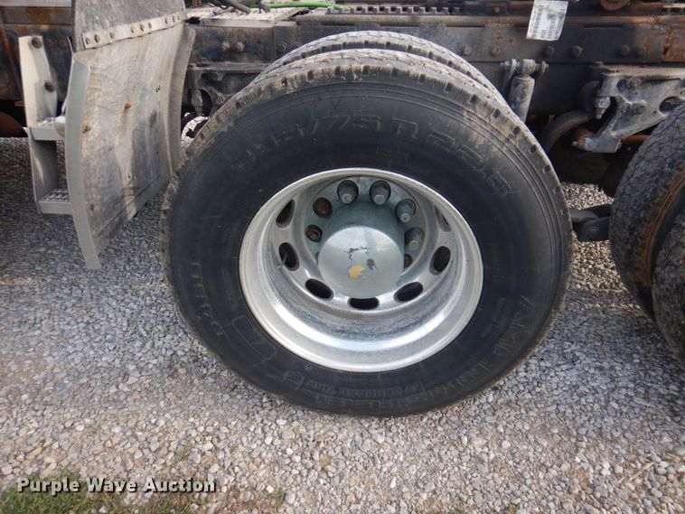 image for item DP0316 2005 Peterbilt 387  semi truck