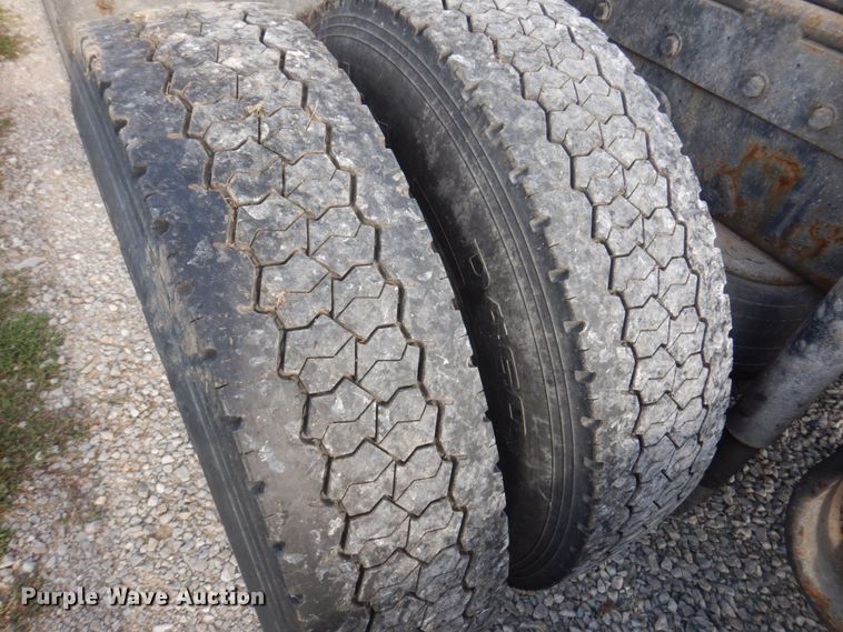 image for item DP0316 2005 Peterbilt 387  semi truck