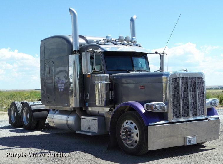 image for item DR1323 2008 Peterbilt 389  semi truck