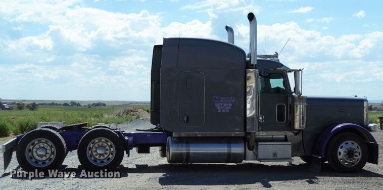image for item DR1323 2008 Peterbilt 389  semi truck