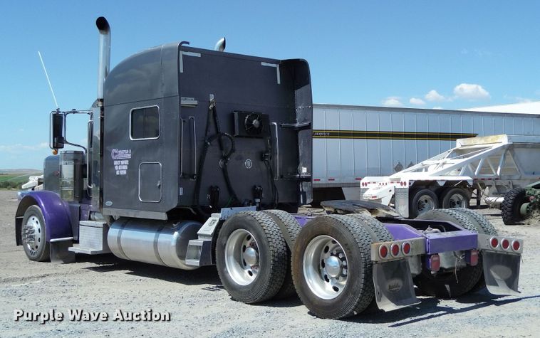 image for item DR1323 2008 Peterbilt 389  semi truck