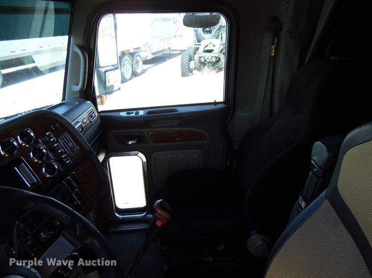 image for item DR1323 2008 Peterbilt 389  semi truck