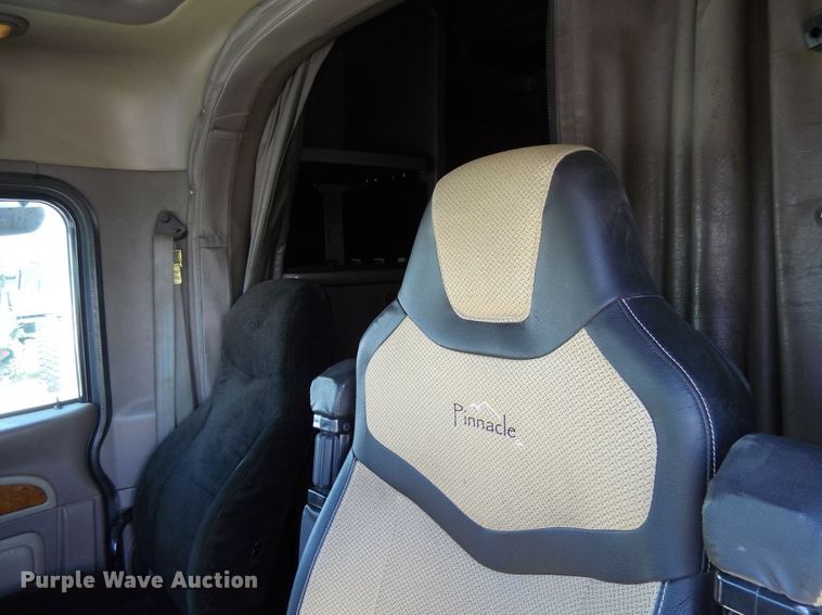 image for item DR1323 2008 Peterbilt 389  semi truck