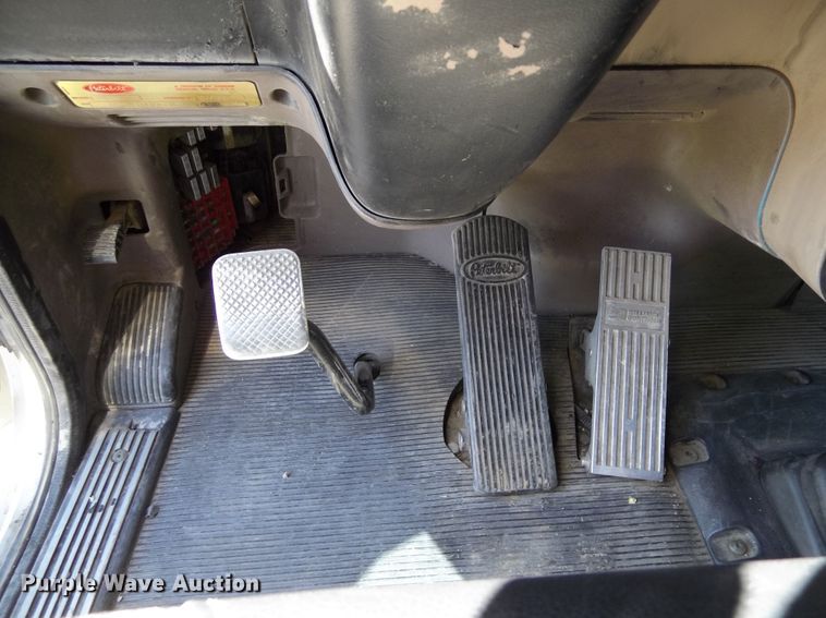 image for item DR1323 2008 Peterbilt 389  semi truck