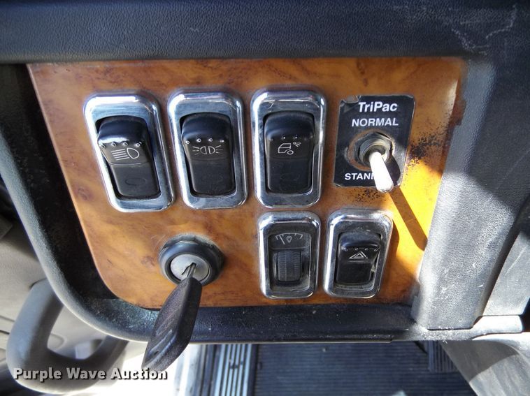 image for item DR1323 2008 Peterbilt 389  semi truck