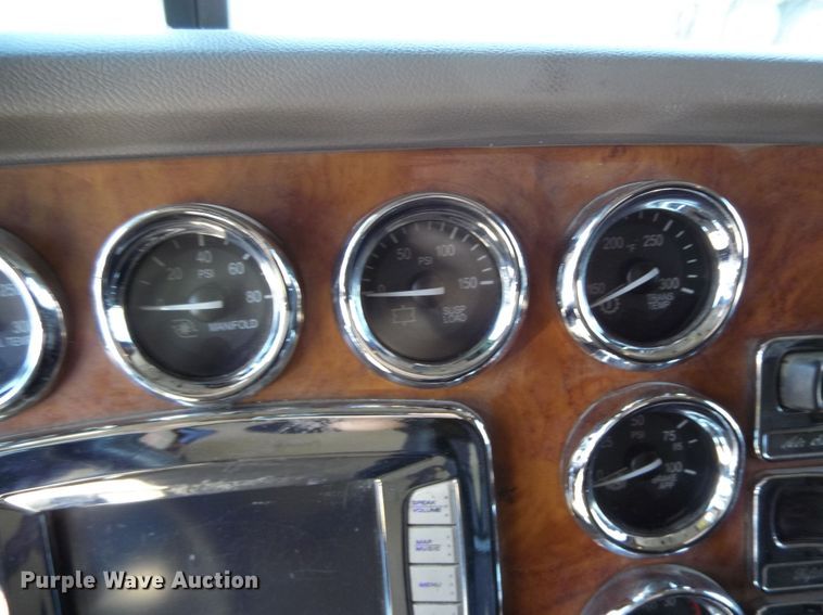 image for item DR1323 2008 Peterbilt 389  semi truck