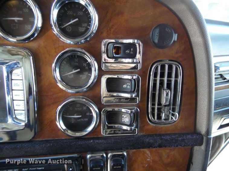 image for item DR1323 2008 Peterbilt 389  semi truck