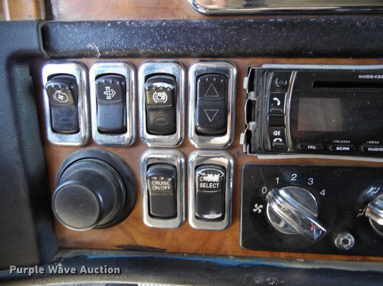 image for item DR1323 2008 Peterbilt 389  semi truck