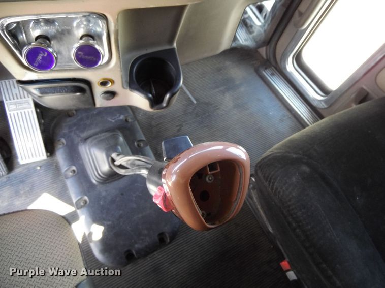 image for item DR1323 2008 Peterbilt 389  semi truck