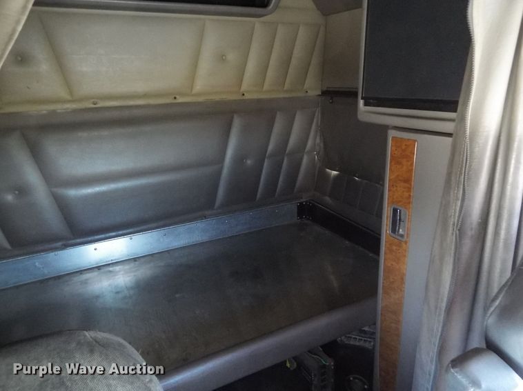 image for item DR1323 2008 Peterbilt 389  semi truck