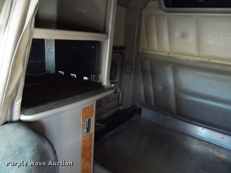 image for item DR1323 2008 Peterbilt 389  semi truck