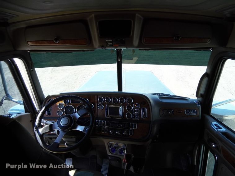 image for item DR1323 2008 Peterbilt 389  semi truck