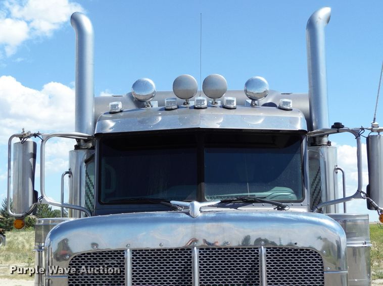 image for item DR1323 2008 Peterbilt 389  semi truck