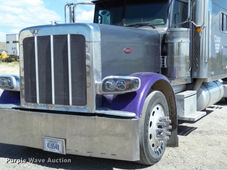 image for item DR1323 2008 Peterbilt 389  semi truck