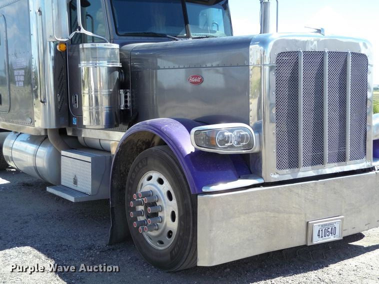 image for item DR1323 2008 Peterbilt 389  semi truck