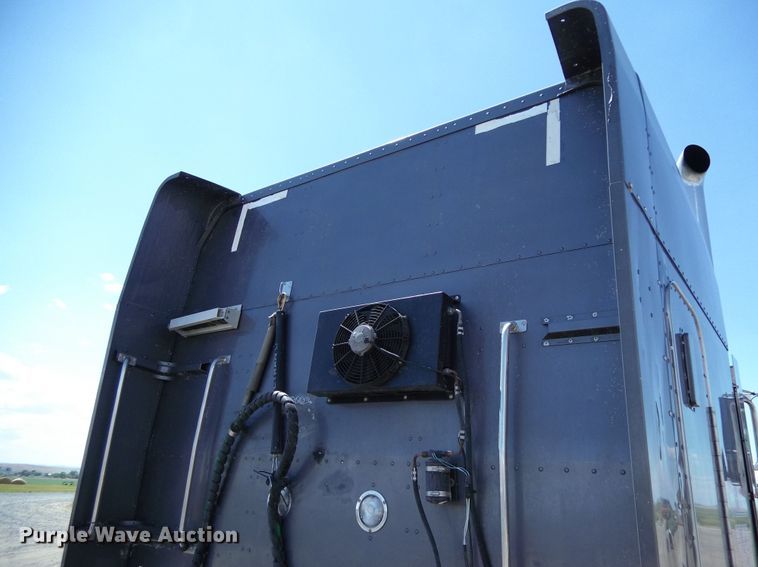 image for item DR1323 2008 Peterbilt 389  semi truck