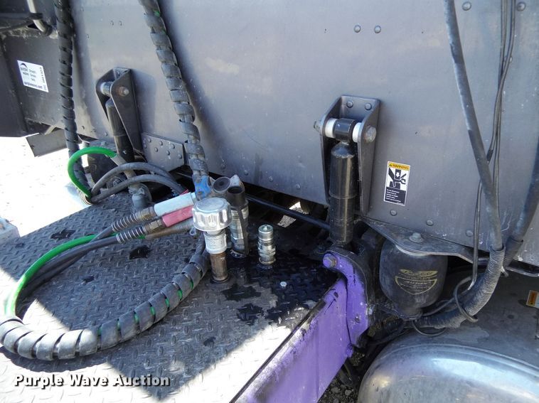 image for item DR1323 2008 Peterbilt 389  semi truck