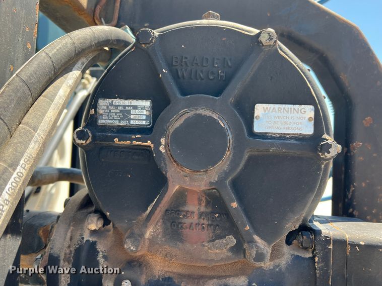 image for item DR1551 2010 Freightliner Cascadia 125  winch truck