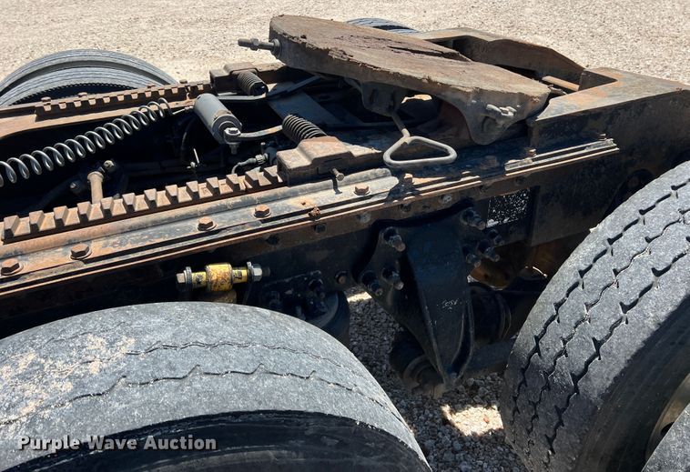 image for item DR1551 2010 Freightliner Cascadia 125  winch truck