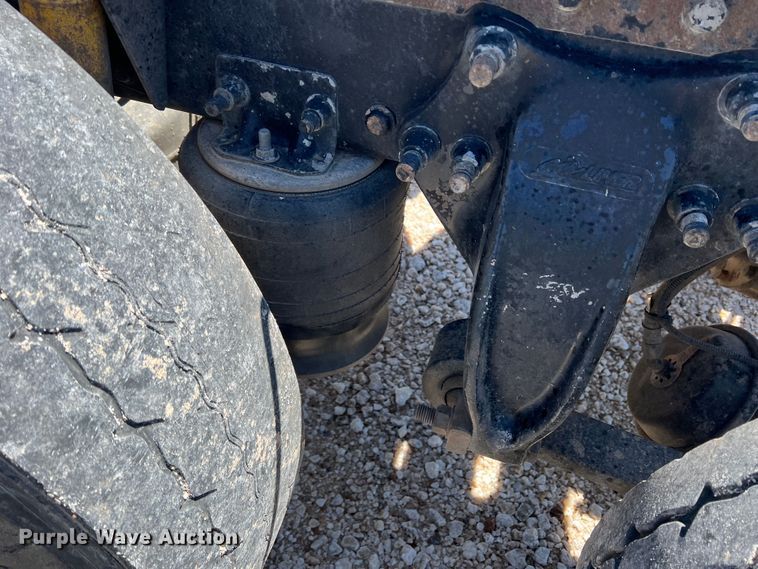 image for item DR1551 2010 Freightliner Cascadia 125  winch truck