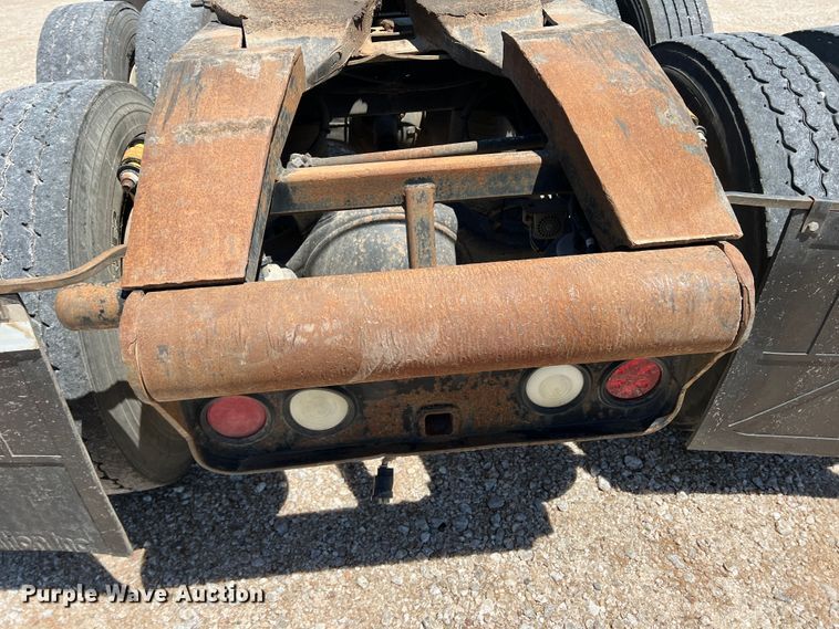 image for item DR1551 2010 Freightliner Cascadia 125  winch truck