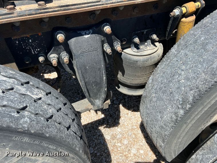 image for item DR1551 2010 Freightliner Cascadia 125  winch truck