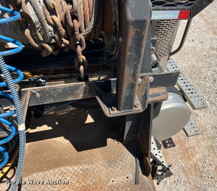 image for item DR1551 2010 Freightliner Cascadia 125  winch truck
