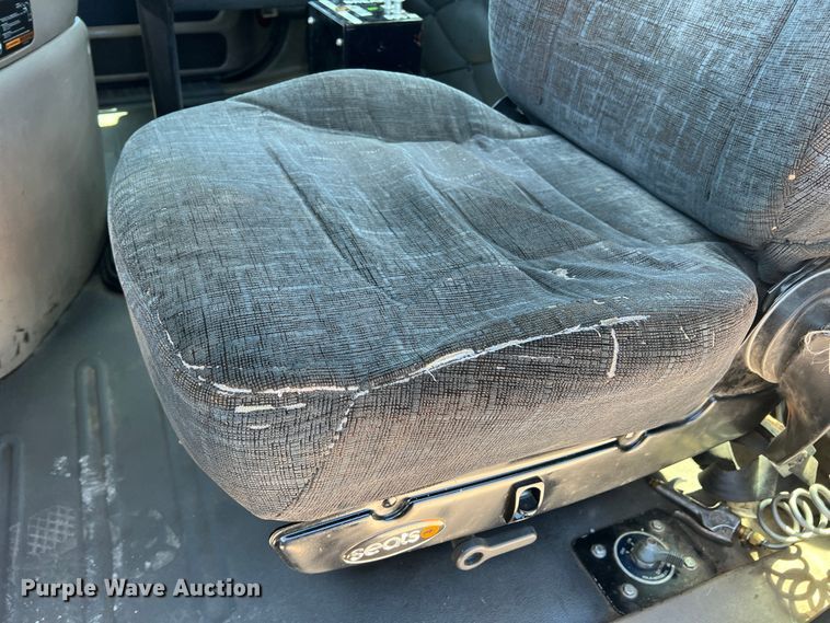 image for item DR1551 2010 Freightliner Cascadia 125  winch truck