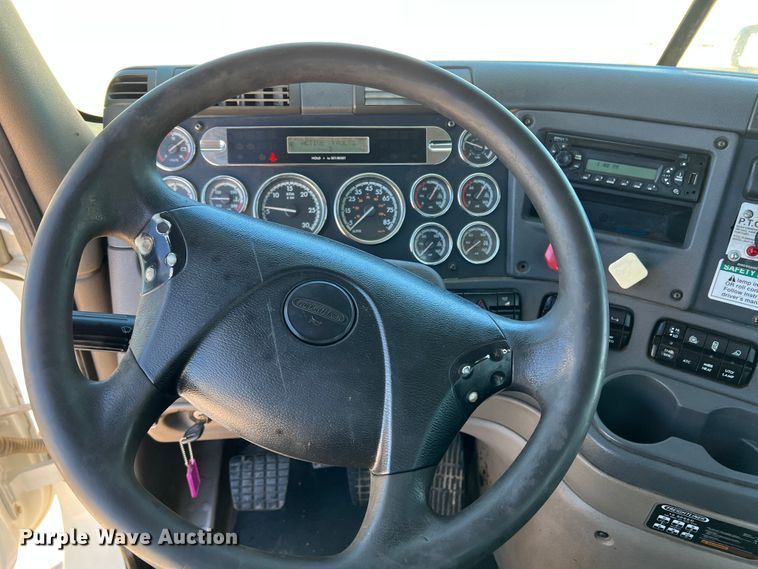 image for item DR1551 2010 Freightliner Cascadia 125  winch truck