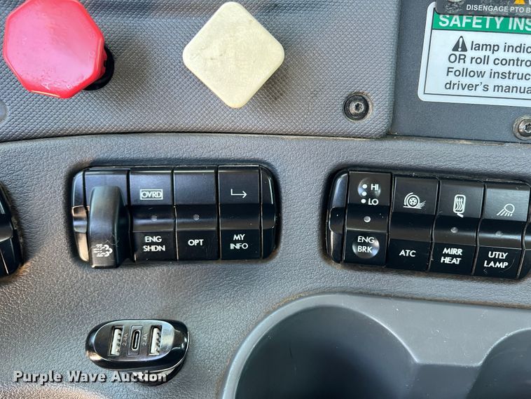 image for item DR1551 2010 Freightliner Cascadia 125  winch truck