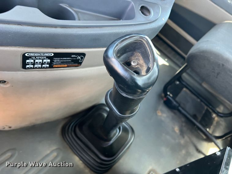 image for item DR1551 2010 Freightliner Cascadia 125  winch truck