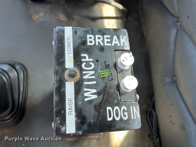 image for item DR1551 2010 Freightliner Cascadia 125  winch truck