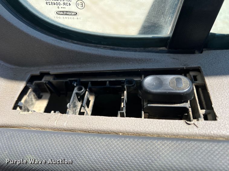 image for item DR1551 2010 Freightliner Cascadia 125  winch truck