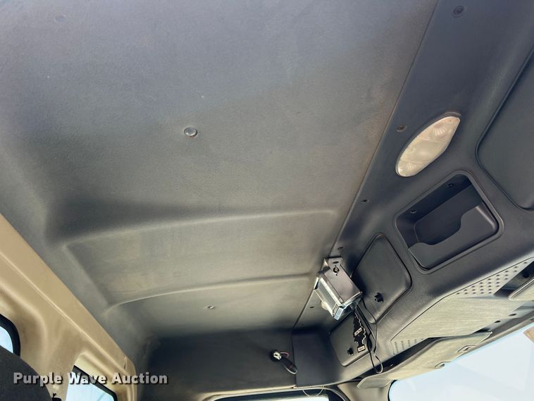 image for item DR1551 2010 Freightliner Cascadia 125  winch truck