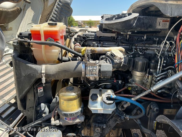 image for item DR1551 2010 Freightliner Cascadia 125  winch truck